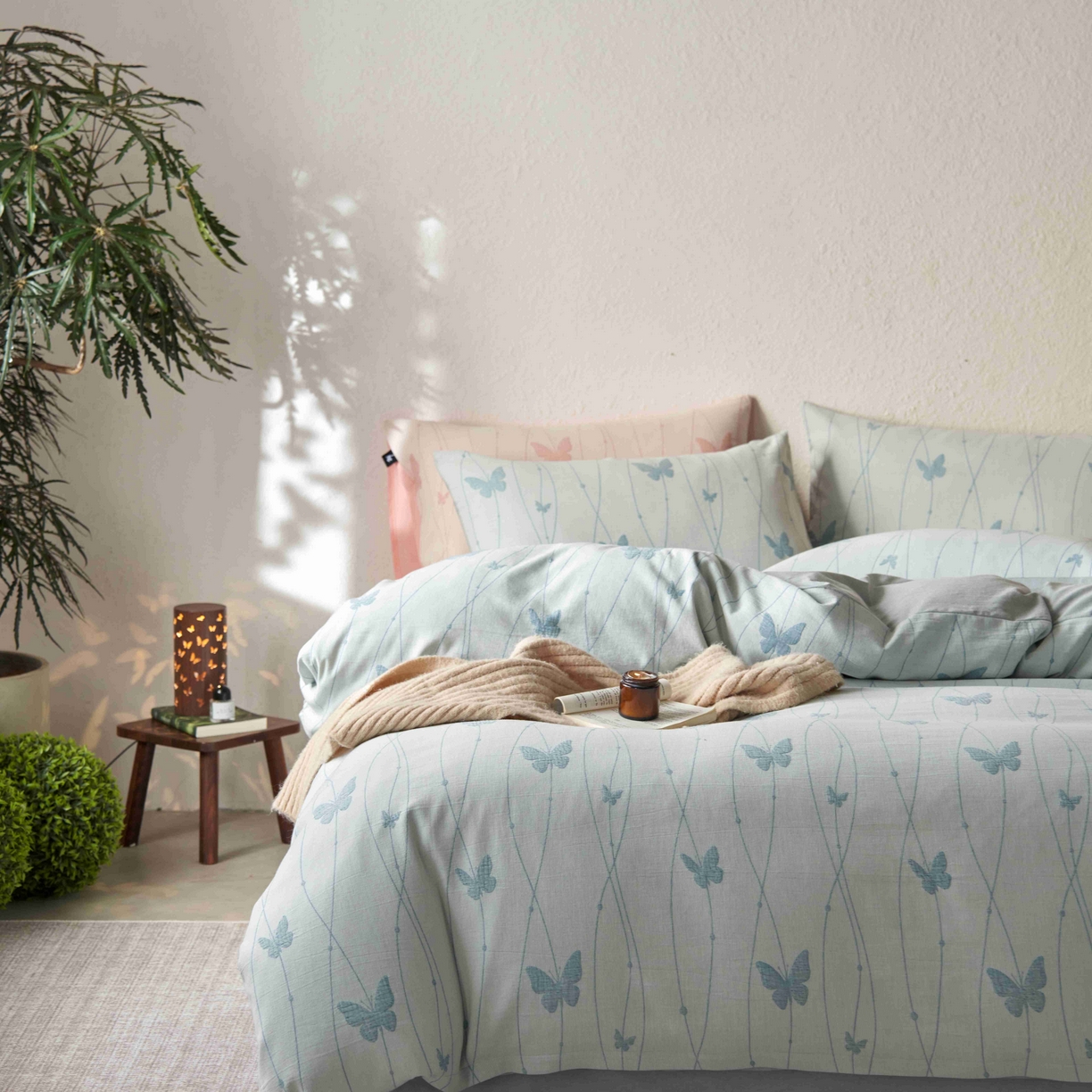 91家纺网 家纺一手货源 找家纺 安莱生活 2025新款60s双层纱色织大提花蝶舞翩翩四件套系列 蝶舞翩翩-浅蓝