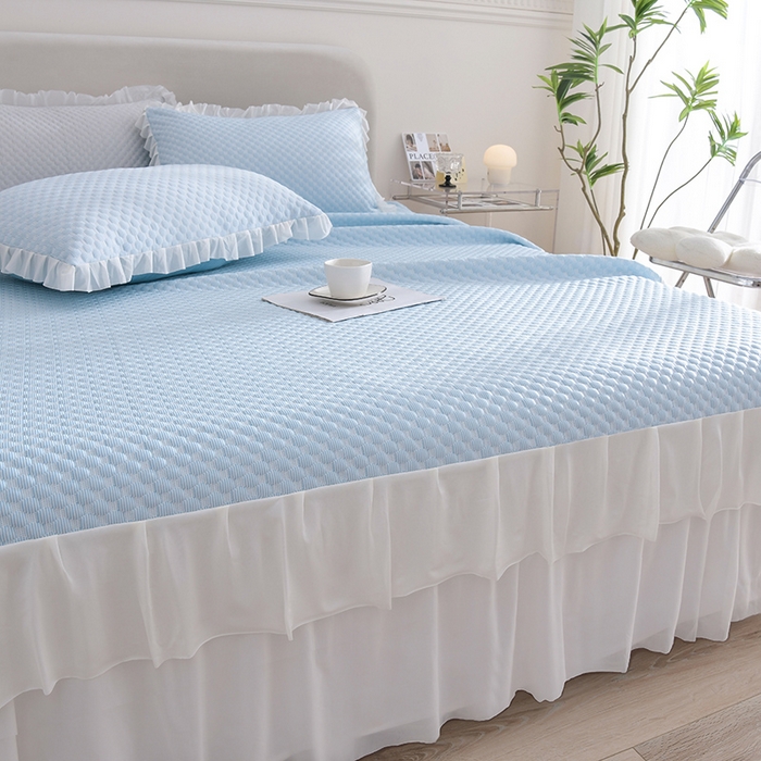 91家纺网 家纺一手货源 找家纺 赛丽雅 2025爆款A类凉感豆豆凉席三件套床裙款冰丝软席子床笠款凉席 水蓝