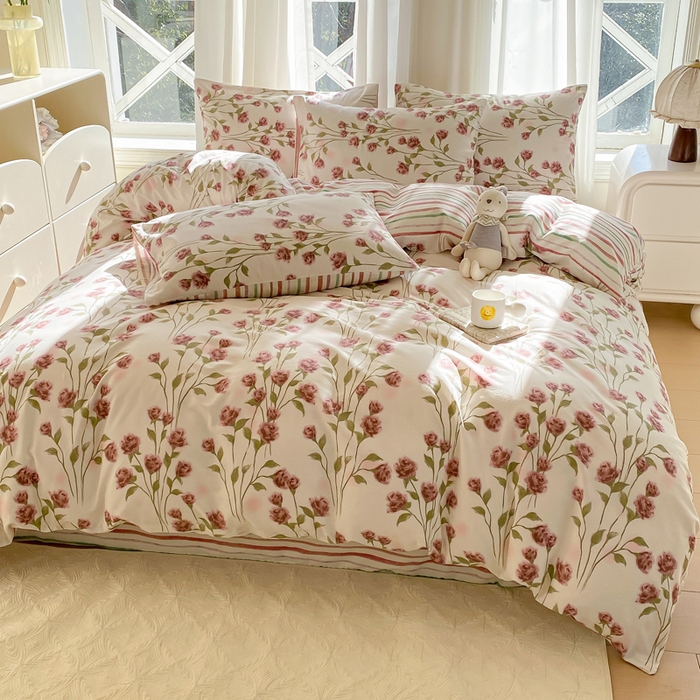 91家纺网 家纺一手货源 找家纺 宜家坊 2025早春新品全棉纯棉喷气13070小清新印花纯棉四件套-风格二 邂逅