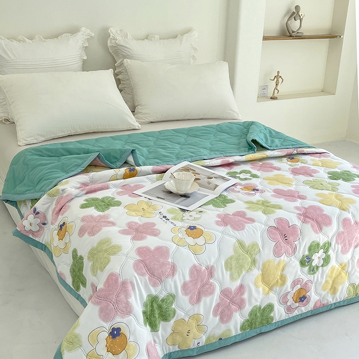 91家纺网 家纺一手货源 找家纺 诗雅纺织 2025新款超柔水洗棉夏凉被空调被 落英缤纷