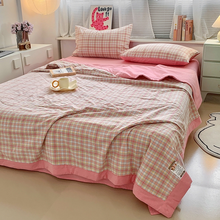 91家纺网 家纺一手货源 找家纺 水洗的故事 2025新款全棉色织水洗棉棉花夏被被子被芯 桃夭粉格