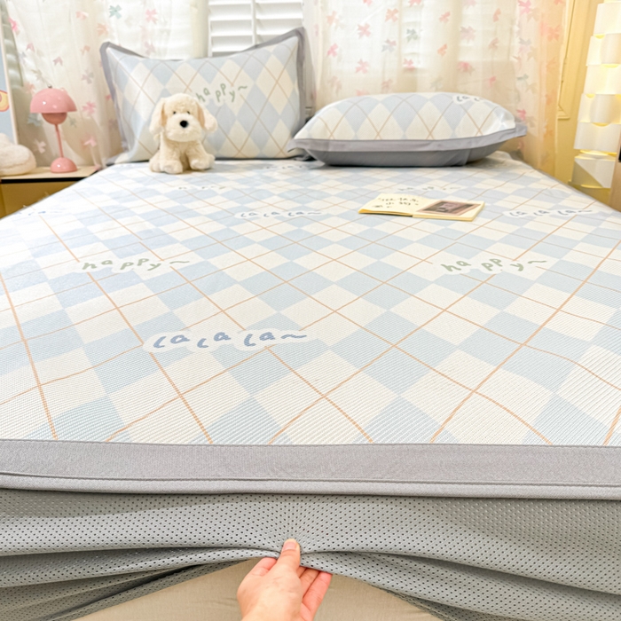 91家纺网 家纺一手货源 找家纺 2025新款小清新数码印花床笠款冰藤席 床笠方阔天气