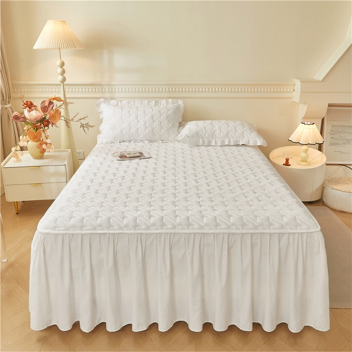 91家纺网 家纺一手货源 找家纺 十个点家纺 2025新款千鸟格磨毛绗缝夹棉纯色花边床裙三件套 经典白色