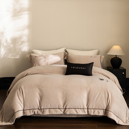 太古汇家居 2025新款云肤绒绒绣花赫本系列四件套 绒赫本-奶咖