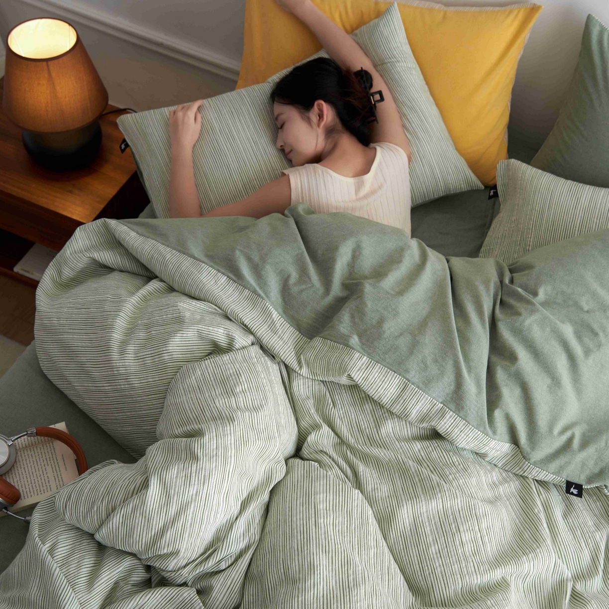 91家纺网 家纺一手货源 找家纺 安莱生活 2025新款60s色织大提花秘境条纹四件套系列 绿白混条