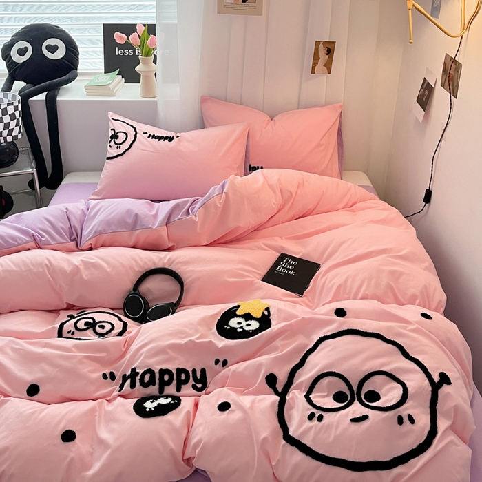 91家纺网 家纺一手货源 找家纺 沐慕 2025新款简约亲肤毛巾绣四件套 黑球球-粉紫