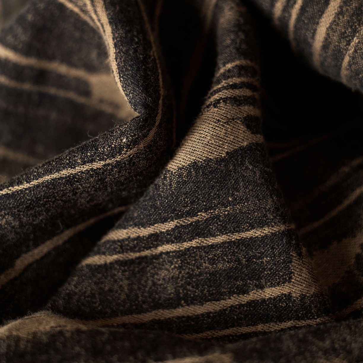 91家纺网 家纺一手货源 找家纺 安莱生活 2025年全棉色织人字纹提花三系列四件套 米兰迪-黑