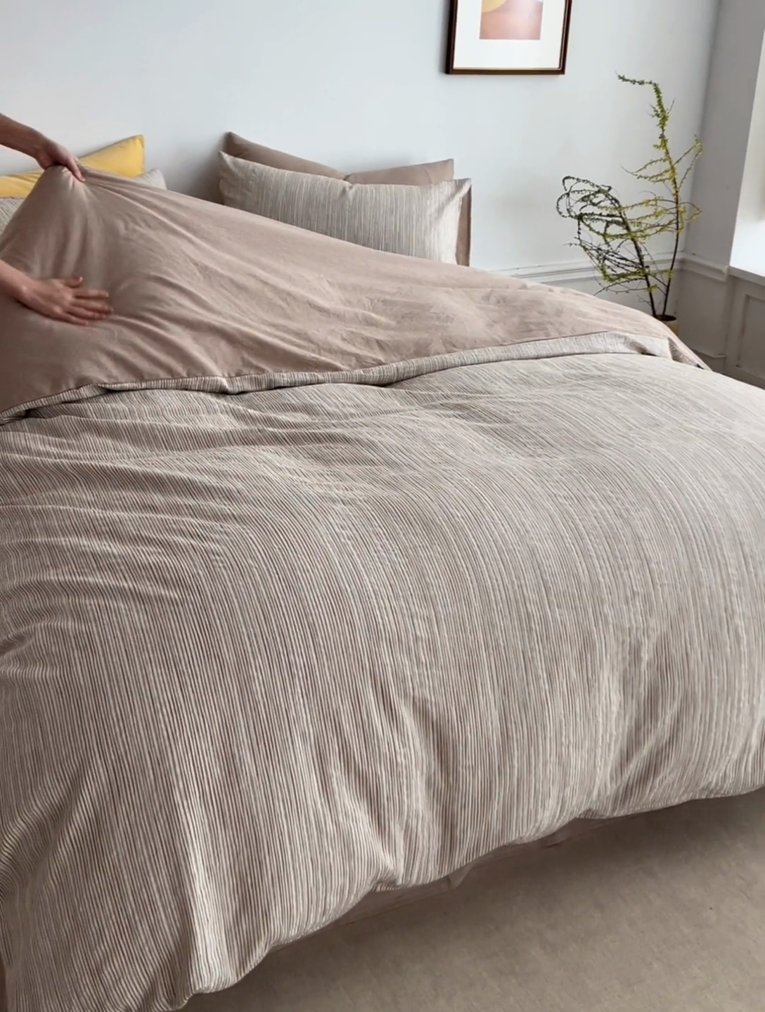 91家纺网 家纺一手货源 找家纺 安莱生活 2025新款60s色织大提花秘境条纹四件套系列 卡其混条