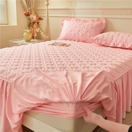 91家纺网 家纺一手货源 找家纺 （总）十个点家纺 2025新款千鸟格磨毛绗缝夹棉纯色花边床裙三件套