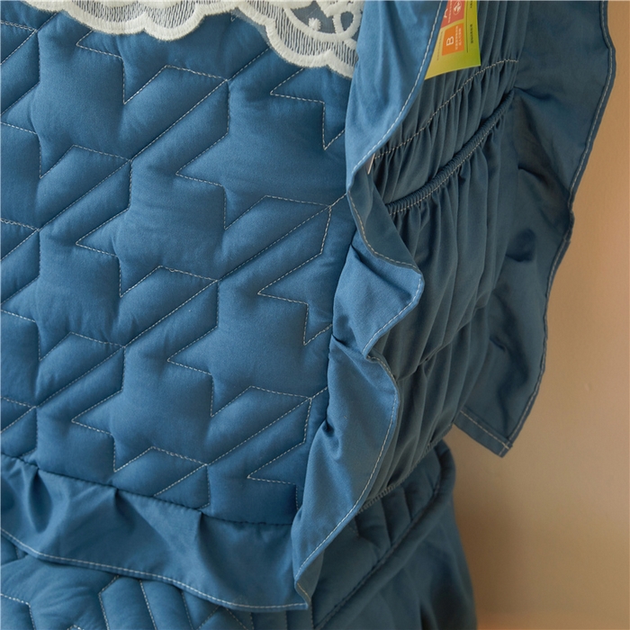 91家纺网 家纺一手货源 找家纺 十个点家纺 2025新款千鸟格磨毛绗缝夹棉纯色花边床头罩 经典兰色