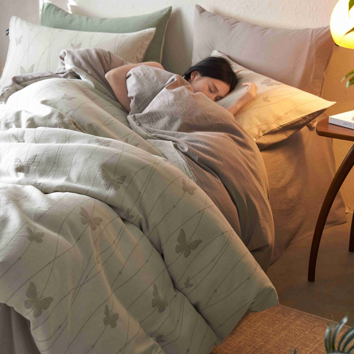 91家纺网 家纺一手货源 找家纺 安莱生活 2025新款60s双层纱色织大提花蝶舞翩翩四件套系列 蝶舞翩翩-银灰