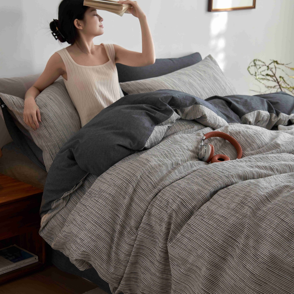 91家纺网 家纺一手货源 找家纺 安莱生活 2025新款60s色织大提花秘境条纹四件套系列 灰白混条