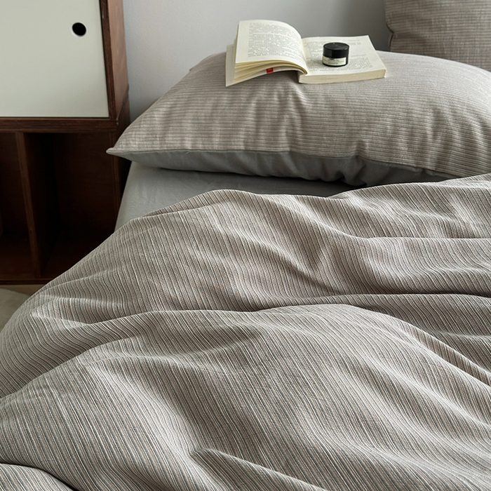 91家纺网 家纺一手货源 找家纺 （总）水洗的故事2025新款贡缎色织提花条纹款四件套