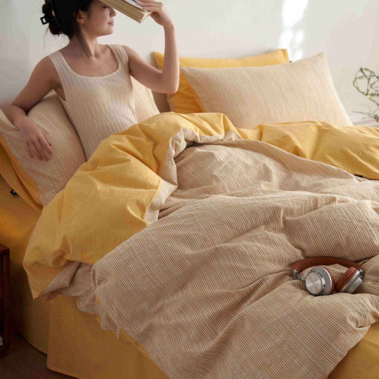 91家纺网 家纺一手货源 找家纺 安莱生活 2025新款60s色织大提花秘境条纹四件套系列 驼黄混条