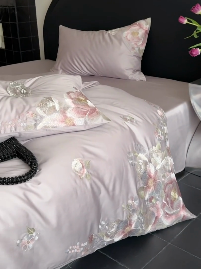 91家纺网 家纺一手货源 找家纺 鹿班家居 2025春夏款100S长绒棉精密刺绣-甜郁季风【标准会员-20元】 甜郁季风-紫色