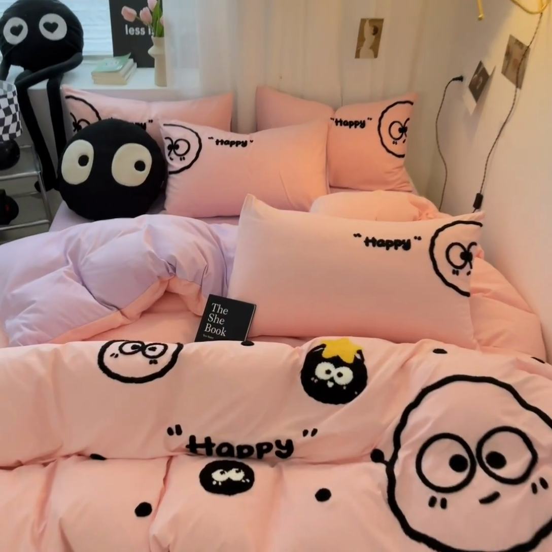 91家纺网 家纺一手货源 找家纺 沐慕 2025新款简约亲肤毛巾绣四件套 黑球球-粉紫