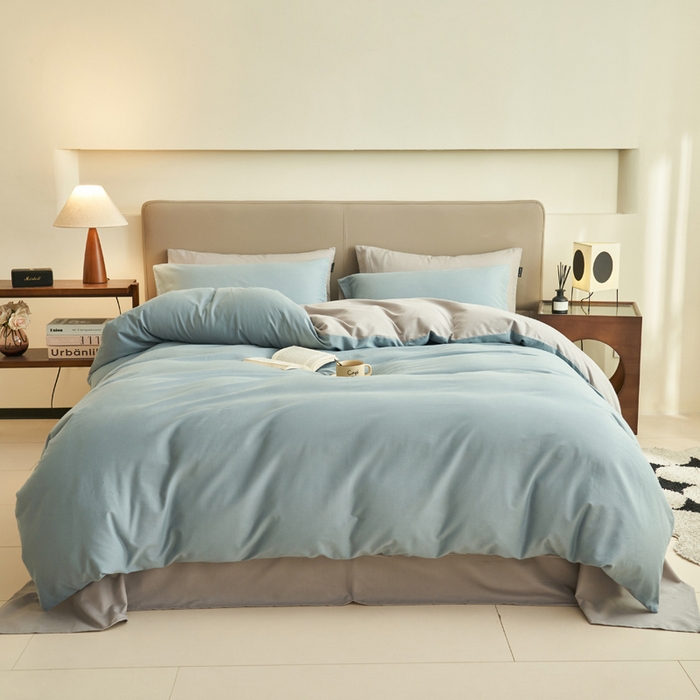 91家纺网 家纺一手货源 找家纺 2025新款全棉13372水洗棉双拼四件套（影棚亮光） 安然蓝+毛毯灰