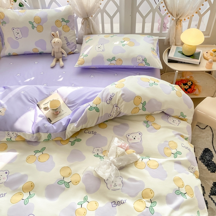 91家纺网 家纺一手货源 找家纺 宜家坊 2025早春新品全棉纯棉喷气13070小清新印花纯棉四件套-风格二 熊噜噜爱果子