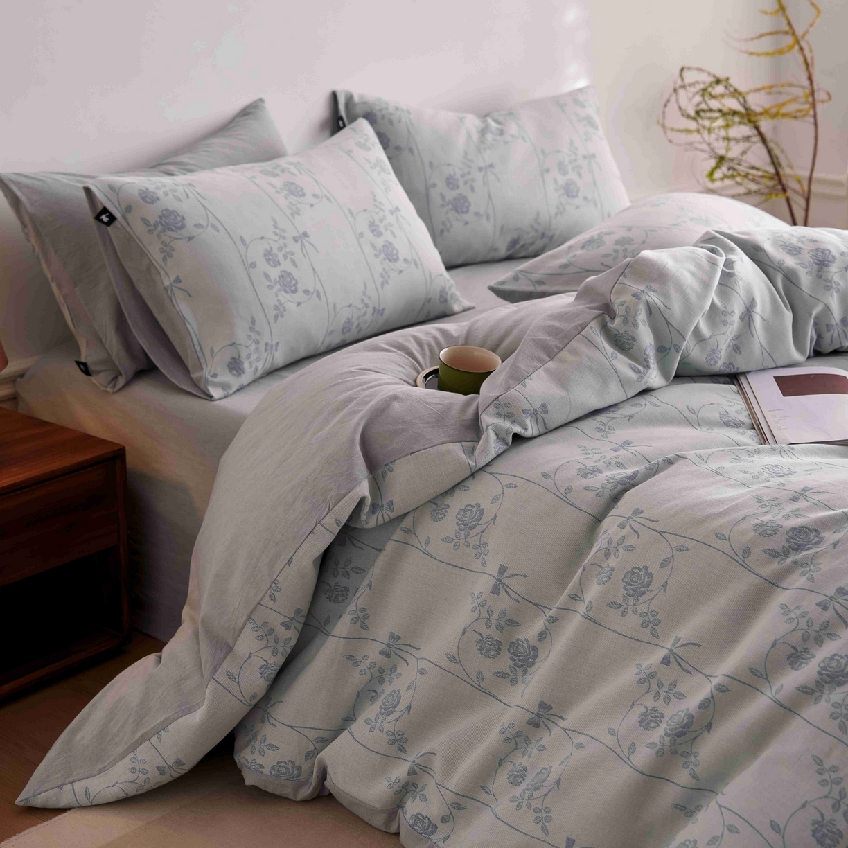 91家纺网 家纺一手货源 找家纺 安莱生活 2025新款60s双层纱色织大提花枝上玫瑰四件套系列 枝上玫瑰-浅蓝