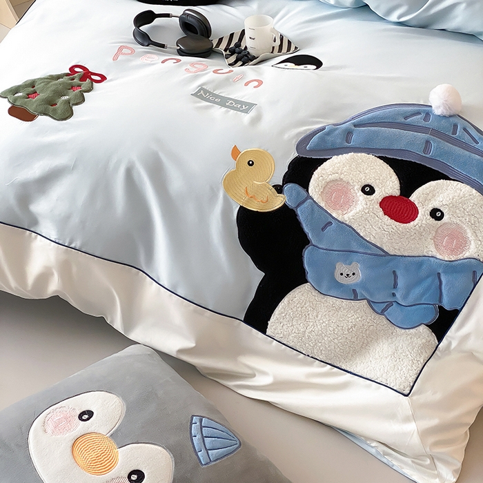 91家纺网 家纺一手货源 找家纺 （总）星野 2025春夏新品澳棉贴布绣四件套-企鹅探险家