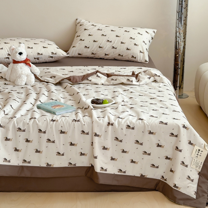 91家纺网 家纺一手货源 找家纺 大彩家居 2025新款全棉有氧水洗纱布夏被夏凉被 腊肠狗