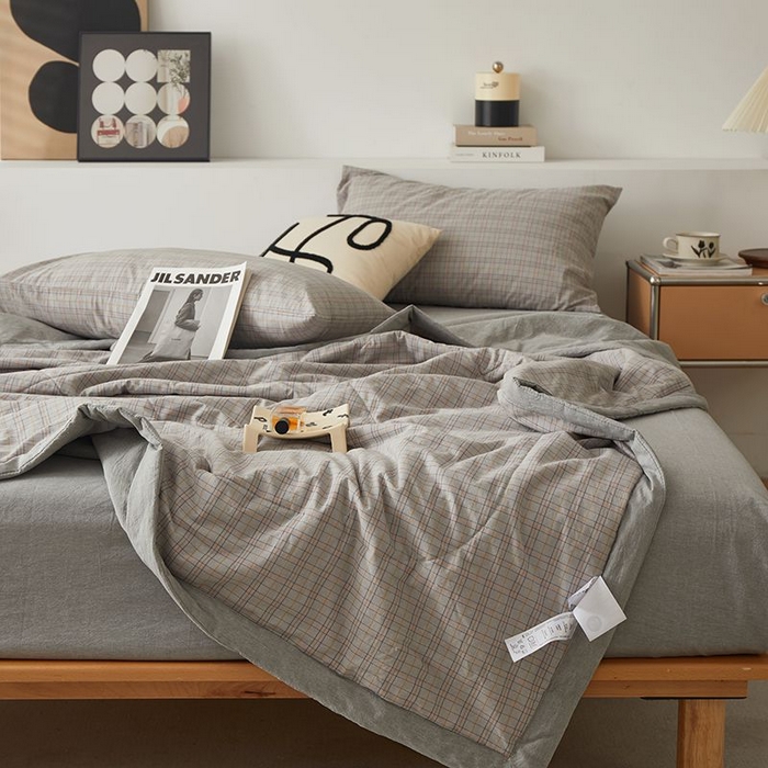 91家纺网 家纺一手货源 找家纺 水洗的故事 2025新款全棉色织水洗棉夏被&四件套 赫本灰