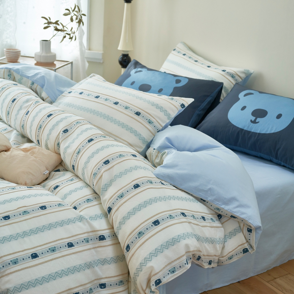 91家纺网 家纺一手货源 找家纺 金丝鸟家纺 2025新款专版全棉三层纱提花四件套波纹小熊系列 波纹小熊兰