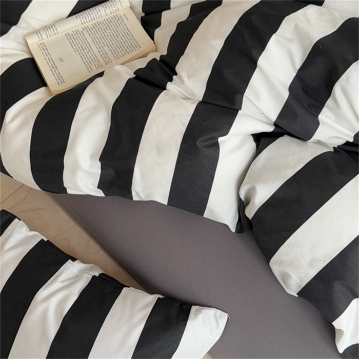 91家纺网 家纺一手货源 找家纺 金丝鸟家纺 2025新款全棉斜纹印花条纹系列四件套及单品 黑白世界