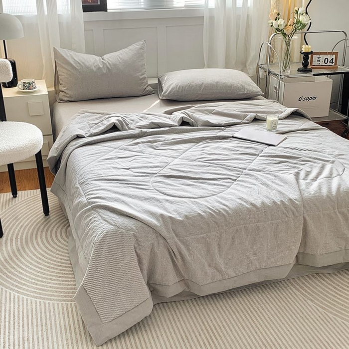 91家纺网 家纺一手货源 找家纺 水洗的故事 2025新款全棉色织水洗棉夏被&四件套 密条灰
