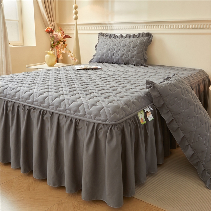 91家纺网 家纺一手货源 找家纺 十个点家纺 2025新款千鸟格磨毛绗缝夹棉纯色花边床裙三件套 经典深灰