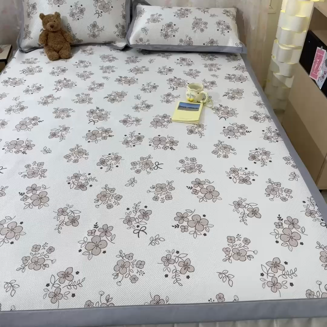 91家纺网 家纺一手货源 找家纺 2025新款小清新数码印花床笠款冰藤席 床笠繁花似锦