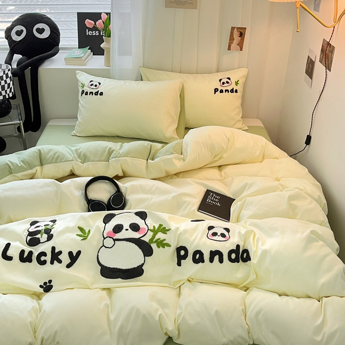 91家纺网 家纺一手货源 找家纺 沐慕 2025新款简约亲肤毛巾绣四件套 幸运熊猫-米色