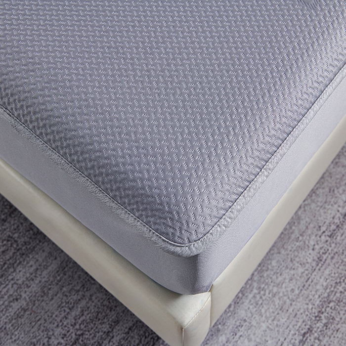 91家纺网 家纺一手货源 找家纺 青雅席业 2025年新款7A抗菌母婴级纯乙纶PE刺绣凉感丝豆豆席床笠款 四叶花-灰