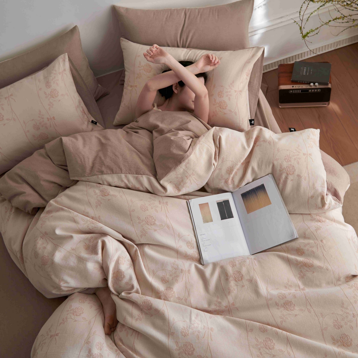 91家纺网 家纺一手货源 找家纺 安莱生活 2025新款60s双层纱色织大提花枝上玫瑰四件套系列 枝上玫瑰-卡其