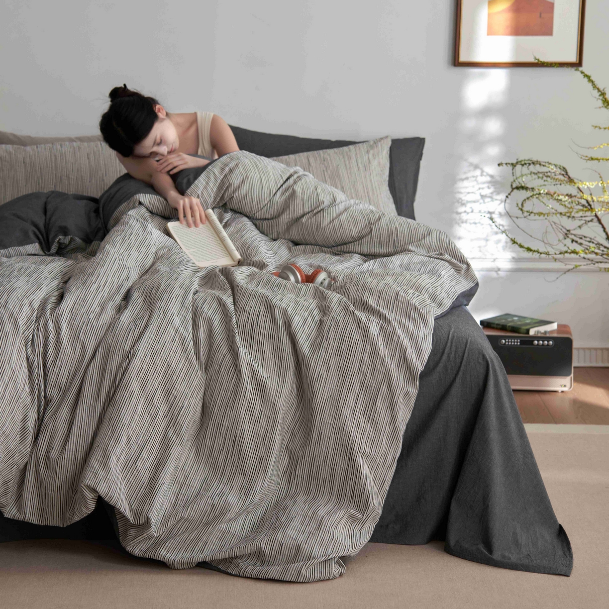 91家纺网 家纺一手货源 找家纺 安莱生活 2025新款60s色织大提花秘境条纹四件套系列 灰白混条