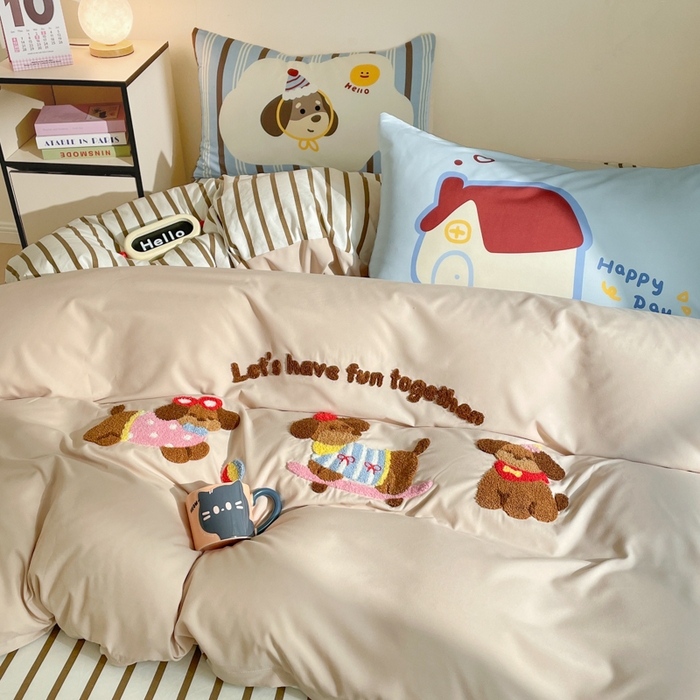 91家纺网 家纺一手货源 找家纺 沐慕 2025新款大版印加绣款四件套 腊肠狗