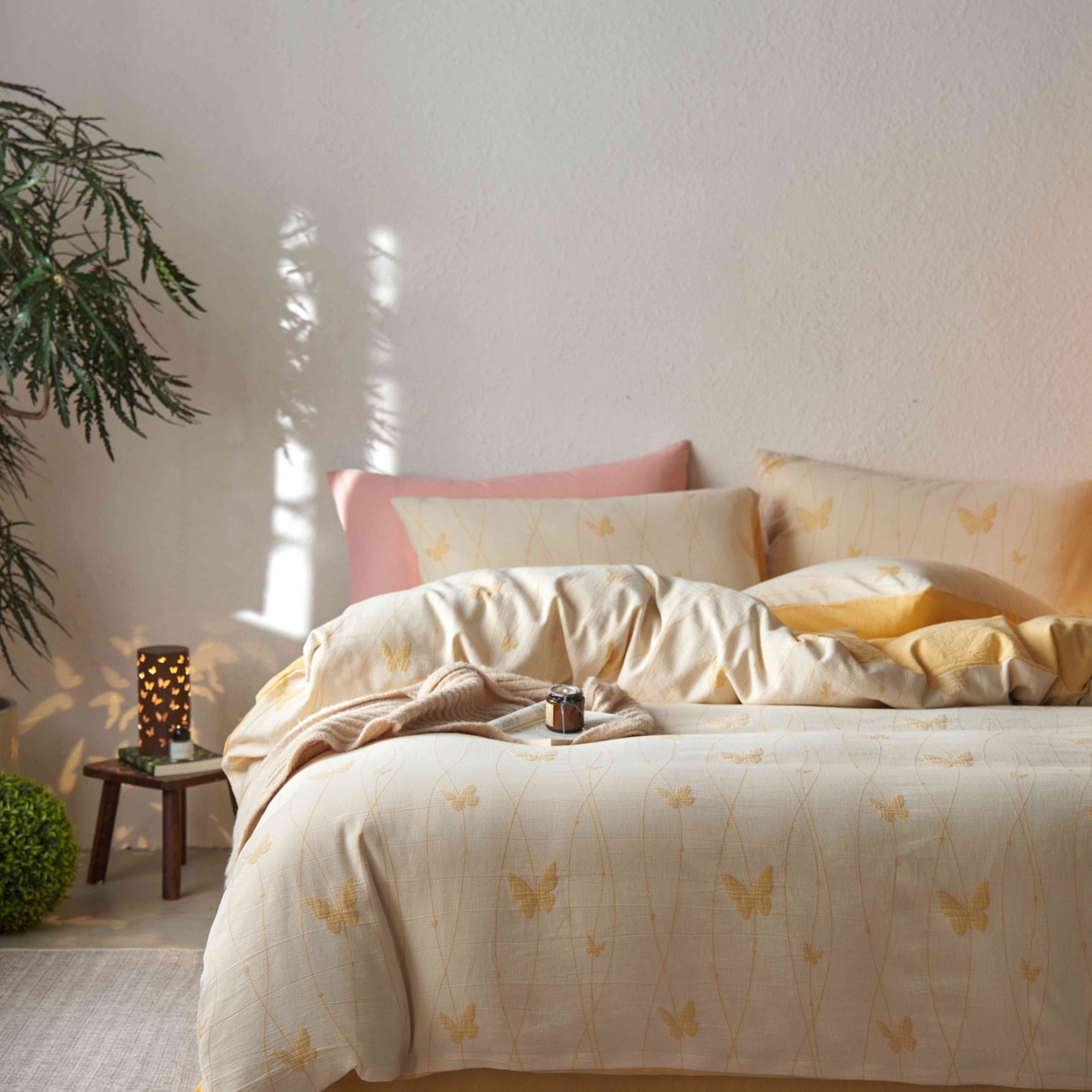 91家纺网 家纺一手货源 找家纺 安莱生活 2025新款60s双层纱色织大提花蝶舞翩翩四件套系列 蝶舞翩翩-驼黄