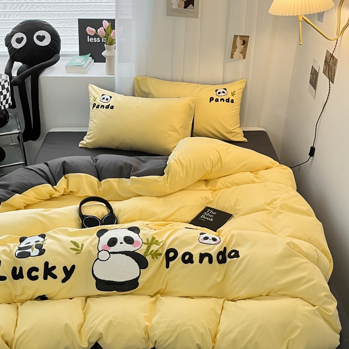 91家纺网 家纺一手货源 找家纺 沐慕 2025新款简约亲肤毛巾绣四件套 幸运熊猫-黄色