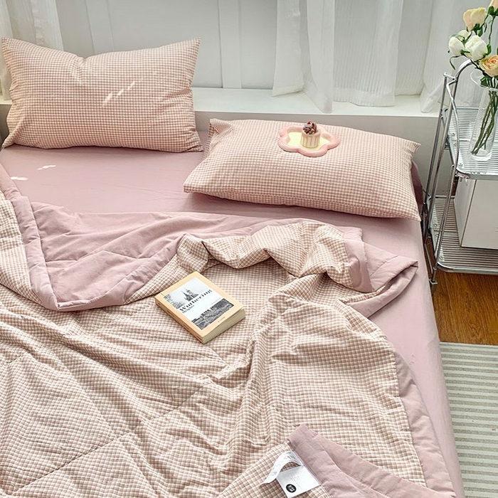 91家纺网 家纺一手货源 找家纺 水洗的故事 2025新款全棉色织水洗棉夏被&四件套 暗粉格