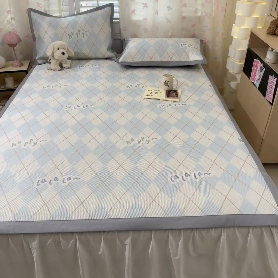 91家纺网 家纺一手货源 找家纺 2025新款小清新数码印花床笠款冰藤席 床笠方阔天气