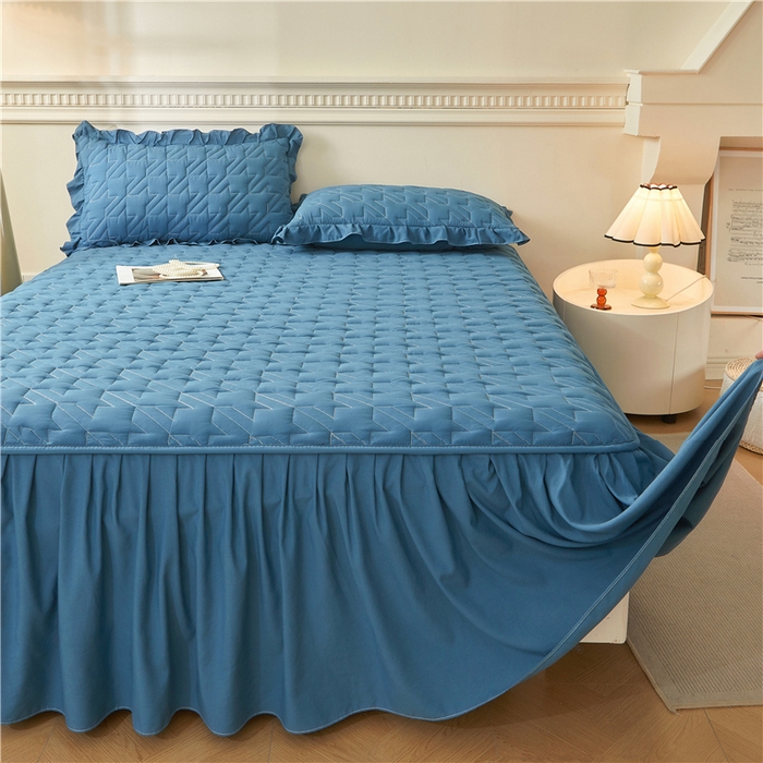 91家纺网 家纺一手货源 找家纺 十个点家纺 2025新款千鸟格磨毛绗缝夹棉纯色花边床裙三件套 经典兰色