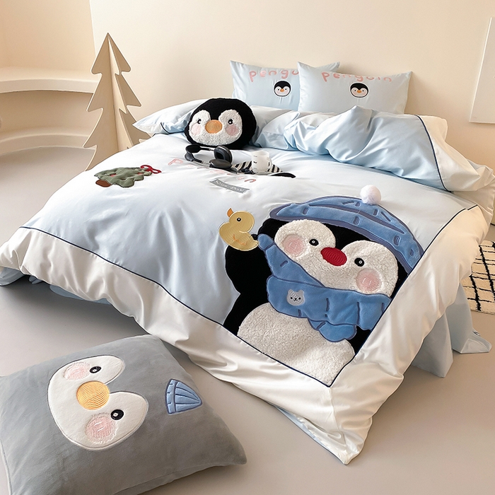 91家纺网 家纺一手货源 找家纺 （总）星野 2025春夏新品澳棉贴布绣四件套-企鹅探险家