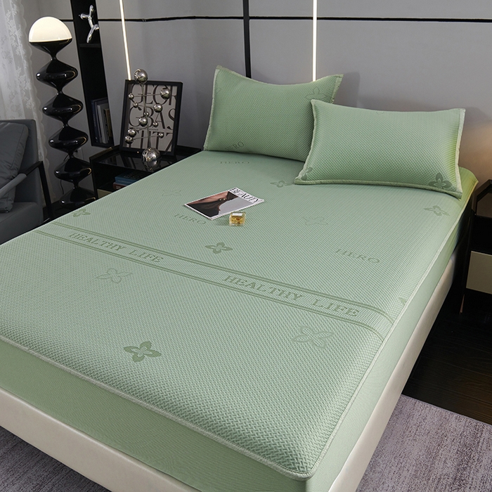 91家纺网 家纺一手货源 找家纺 青雅席业 2025年新款7A抗菌母婴级纯乙纶PE刺绣凉感丝豆豆席床笠款 四叶花-水绿