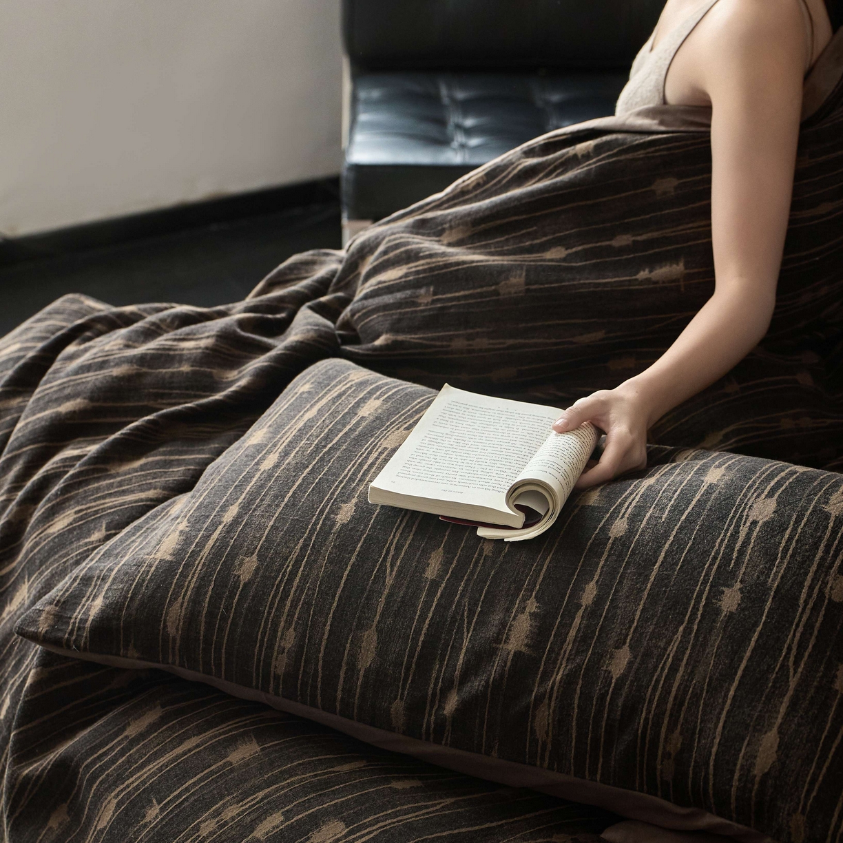 91家纺网 家纺一手货源 找家纺 安莱生活 2025年全棉色织人字纹提花三系列四件套 米兰迪-黑