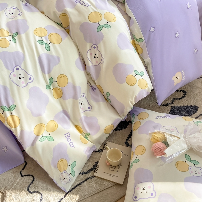 91家纺网 家纺一手货源 找家纺 宜家坊 2025早春新品全棉纯棉喷气13070小清新印花纯棉四件套-风格二 熊噜噜爱果子