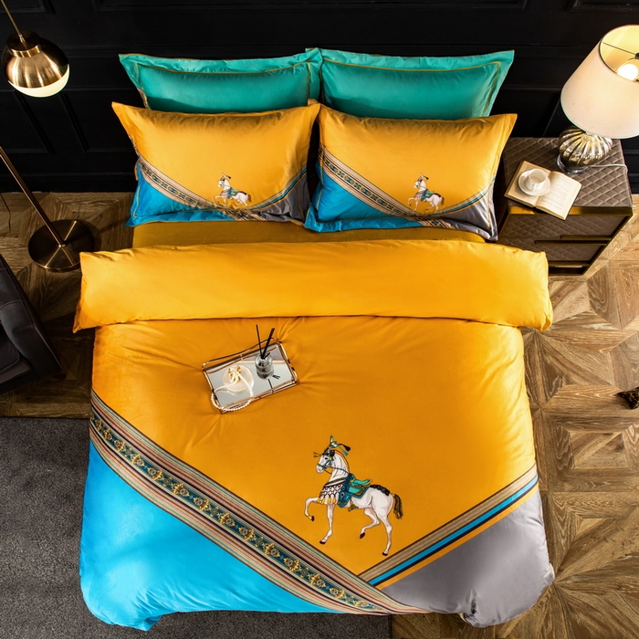 91家纺网 家纺一手货源 找家纺 梵克保罗 2025春夏新款天丝数码大版印花四件套 爱玛-黄