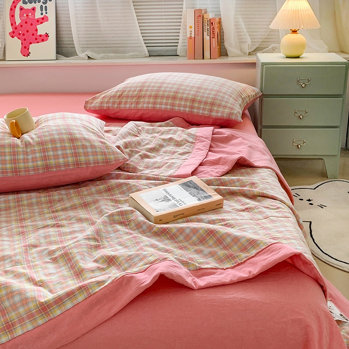 91家纺网 家纺一手货源 找家纺 水洗的故事 2025新款全棉色织水洗棉棉花夏被被子被芯 桃夭粉格