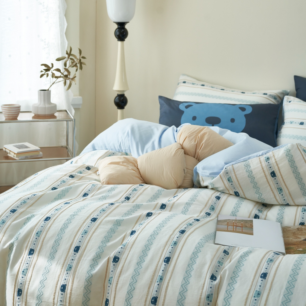 91家纺网 家纺一手货源 找家纺 金丝鸟家纺 2025新款专版全棉三层纱提花四件套波纹小熊系列 波纹小熊兰