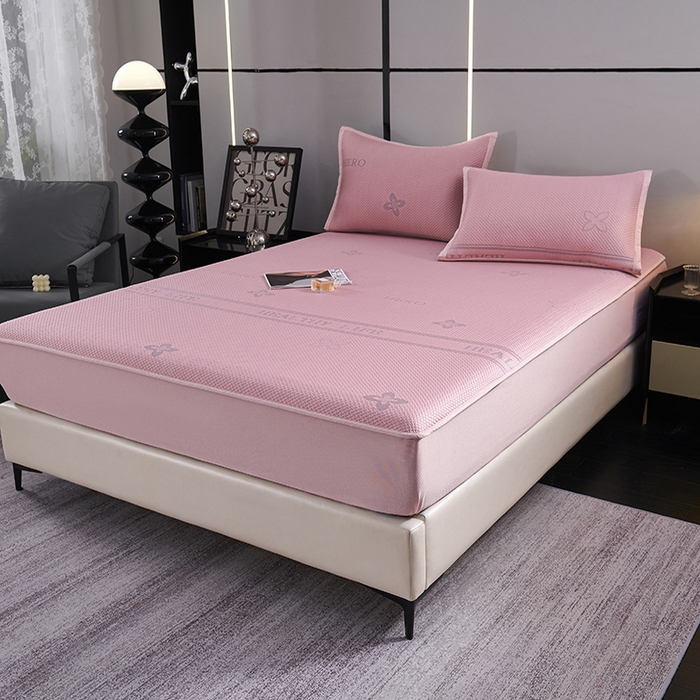 91家纺网 家纺一手货源 找家纺 青雅席业 2025年新款7A抗菌母婴级纯乙纶PE刺绣凉感丝豆豆席床笠款 四叶花-粉