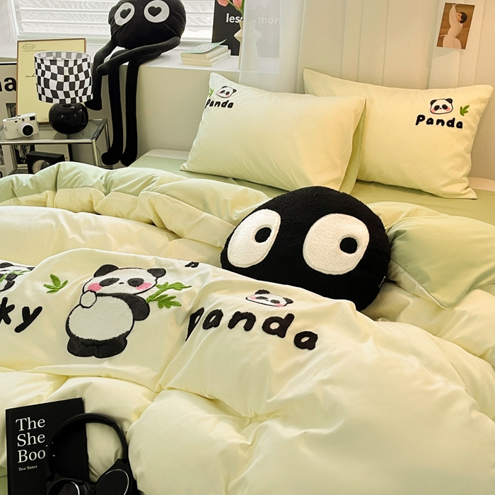 91家纺网 家纺一手货源 找家纺 沐慕 2025新款简约亲肤毛巾绣四件套 幸运熊猫-米色